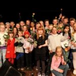 Alle aktørene fikk en velfortjent rose og stor applaus etter endt konsert. (Alle foto: Ove Magne Ribsskog)