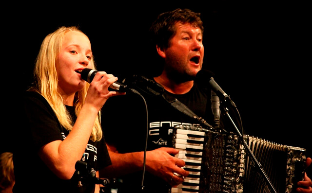 Mye har skjedd siden en ung Maren Emilie fikk en dr&oslash;m i oppfyllelse med &aring; st&aring; p&aring; scenen sammen med Bjarne Br&oslash;ndbo. (Foto: Ove Magne Ribsskog)