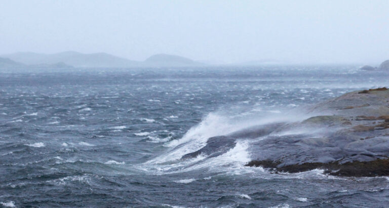Bølgehøyder på 12 meter og sørvest orkan er i vente. Bildet er fra Kvaløysæter under en tidligere storm.