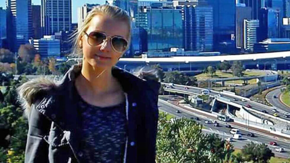 Hanna Trefjord er i god behold etter å ha opplevd en kraftig syklon, og forsetter nå ferien i Australia. (Foto: Privat)