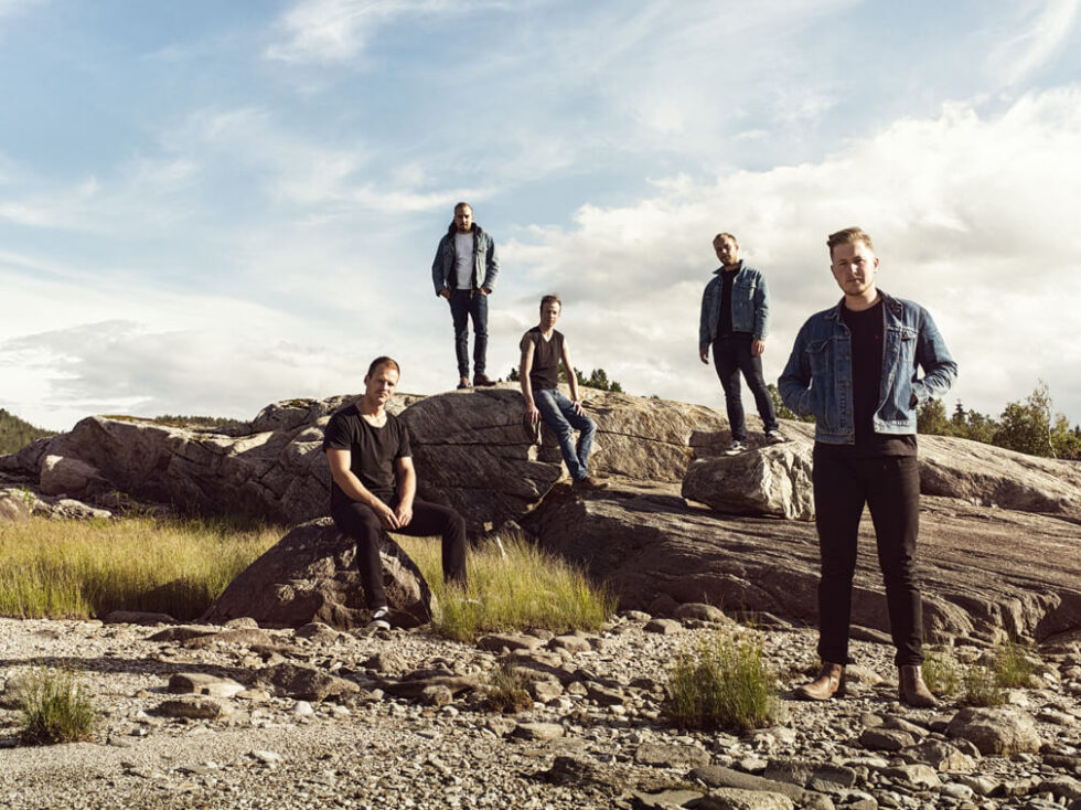 Steve Cooling slipper fredag både singel og video. Bandet består av fra venstre: Amund Hagerup Johnsrud, Mads Fallet, Kim Aakervik, Sondre Hagerup Johnsrud og Jens Martin Olsen. Med på plata er også Frank Reppen.