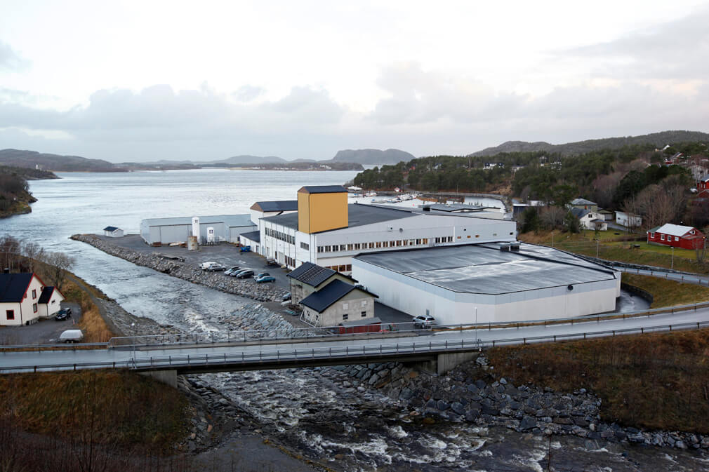 Slik så tårnet ut før stormen rev av kledninga og taket.