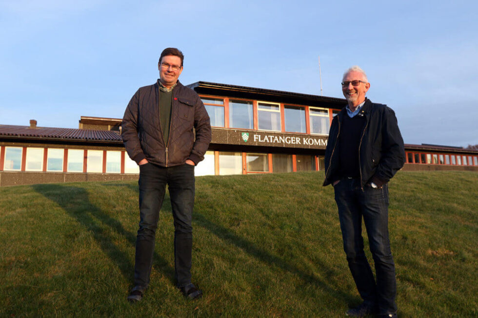 Rådmann Rune Strøm (til venstre) og ordfører Olav Jørgen Bjørkås er fornøyd med tingens tilstand, og legger fram et budsjett uten kutt.