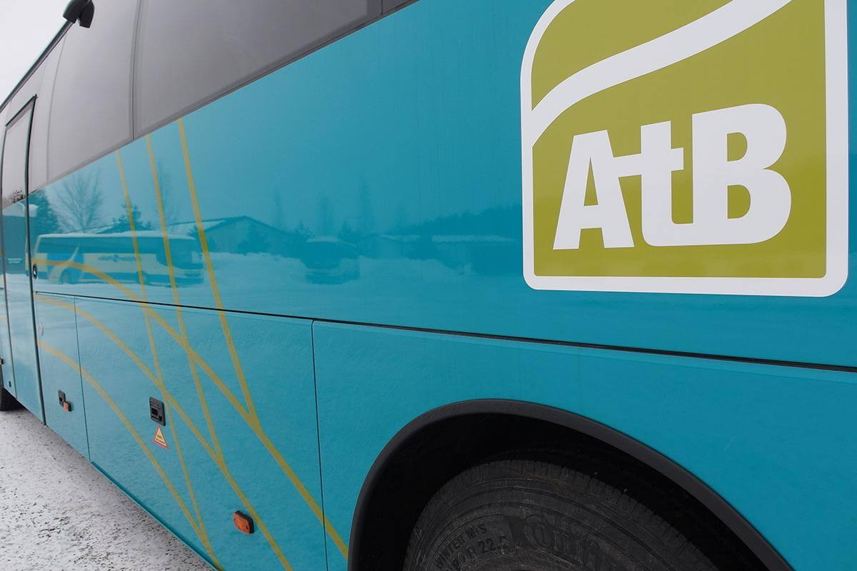 AtB kjører buss mellom Namsos og Steinkjer nesten hver time, med 15 avganger daglig. Men fra 18. august er det bare fire av disse nå du kan bruke med tilbringer mellom Flatanger/Statland og Sjøåsen. (Arkivbilde)
