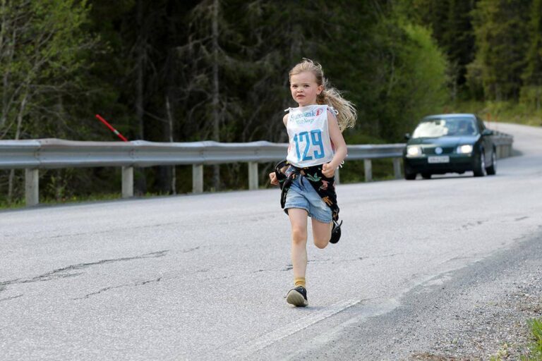 Martine Moe Engen (8) vant dameklassen på halvmila.