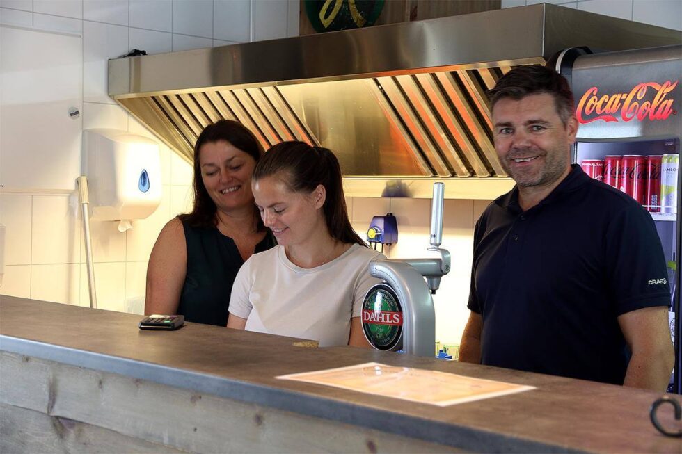 (t.v) Monica Rakvåg og datteren Synne Rakvåg Vesterdal. (t.h) Geir Håvard Korsnes.