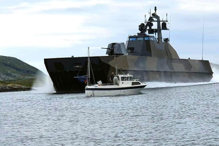 Vitner reagerer på hvordan KNM Skjolde håndterte situasjonene med å bare tute.