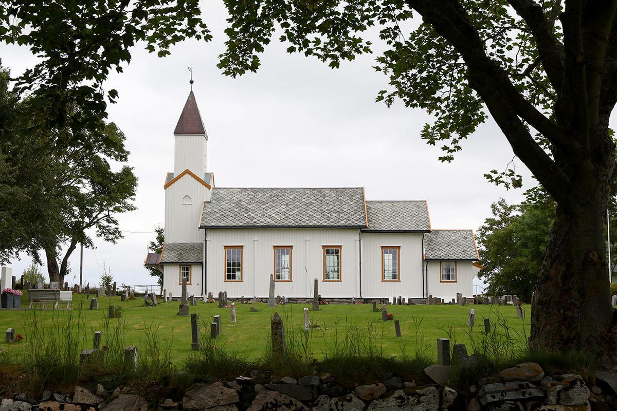 Løvøy kirke