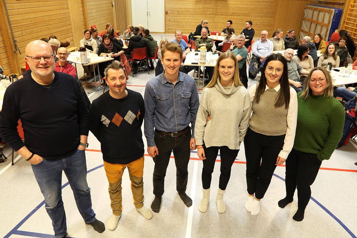 Beboere og medlemmer av 7777 Mulighetsteam på Statland og Tøttdal er forventningsfulle foran denne ukas folkemøte og kommende undersøkelse om metrobåt til og fra kommunesenteret Namsos. Fra venstre: Baard S. Kristiansen, Namsos kommune , Morten Hågensen, Ole Berner Bondø, Nina Bendiksen, Emma Kaldahl og Elin Hovik Skage, Namsos kommune. Jon Arne Thorvaldsen er også medlem i mulighetsteamet. (Arkivbilde)