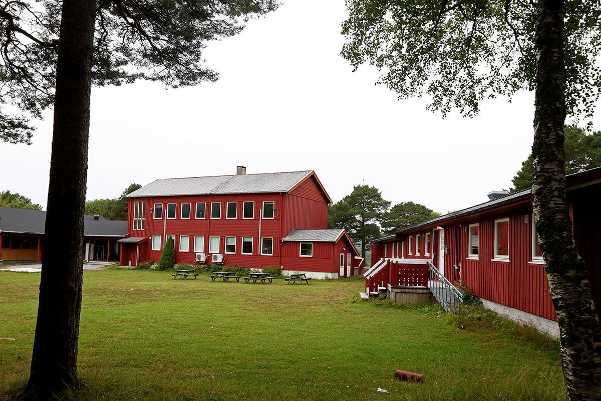 Tre aktører er nå interessert i å overta skolebygningene på Vik.
