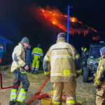Roan 20221126. 
Brannmannskap gjør seg klare til innsats for å slukke lyngbrann i Jardalen i Roan i Åfjord kommune i Trøndelag
Foto: Morten Braseth / NTB