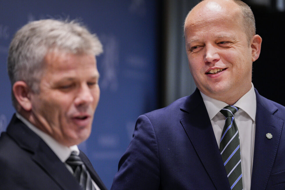 Oslo 20221118. 
Finansminister Trygve Slagsvold Vedum (Sp) og fiskeri- og havminister Bjørnar Skjæran (Ap) møter de største havbruksselskapene fredag.
Foto: Javad Parsa / NTB