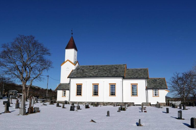 Løvøy kirke