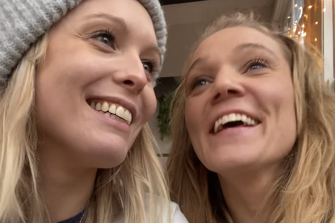 Tora og Maiken er samboere i Oslo, og samarbeider ogs&aring; profesjonelt. Tora har skrevet musikken til Maikens forestilling "Guttejente". (Foto: Privat)