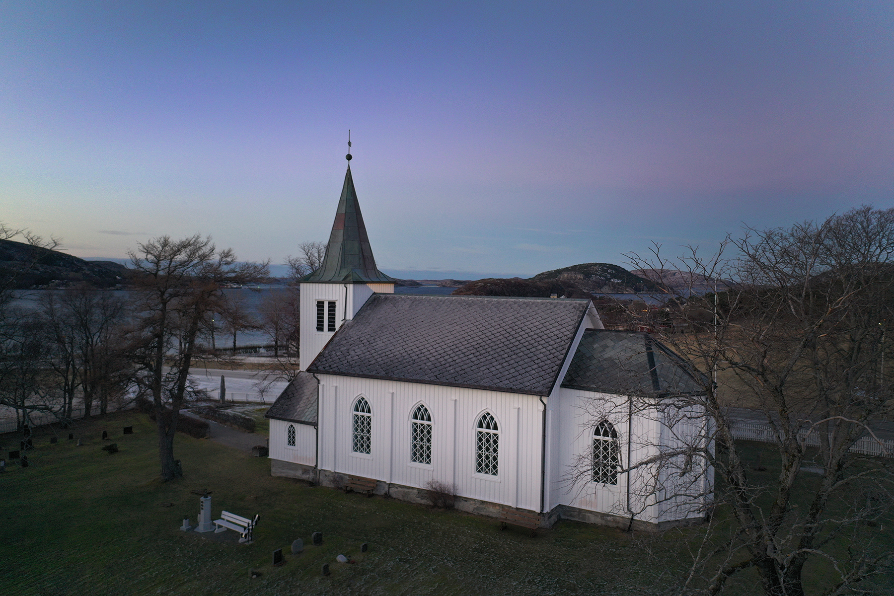 Vik kirke er bygd &aring;ret etter L&oslash;v&oslash;y kirke, men er ikke med p&aring; lista over bevaringsverdige kirkebygg.