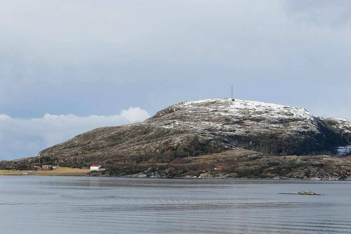 Hvor mange hadde beholdt mobil- og DAB hvis halmøysenderen hadde hatt nødstrøm? spør Flatanger Høyre. (Arkivbilde)
