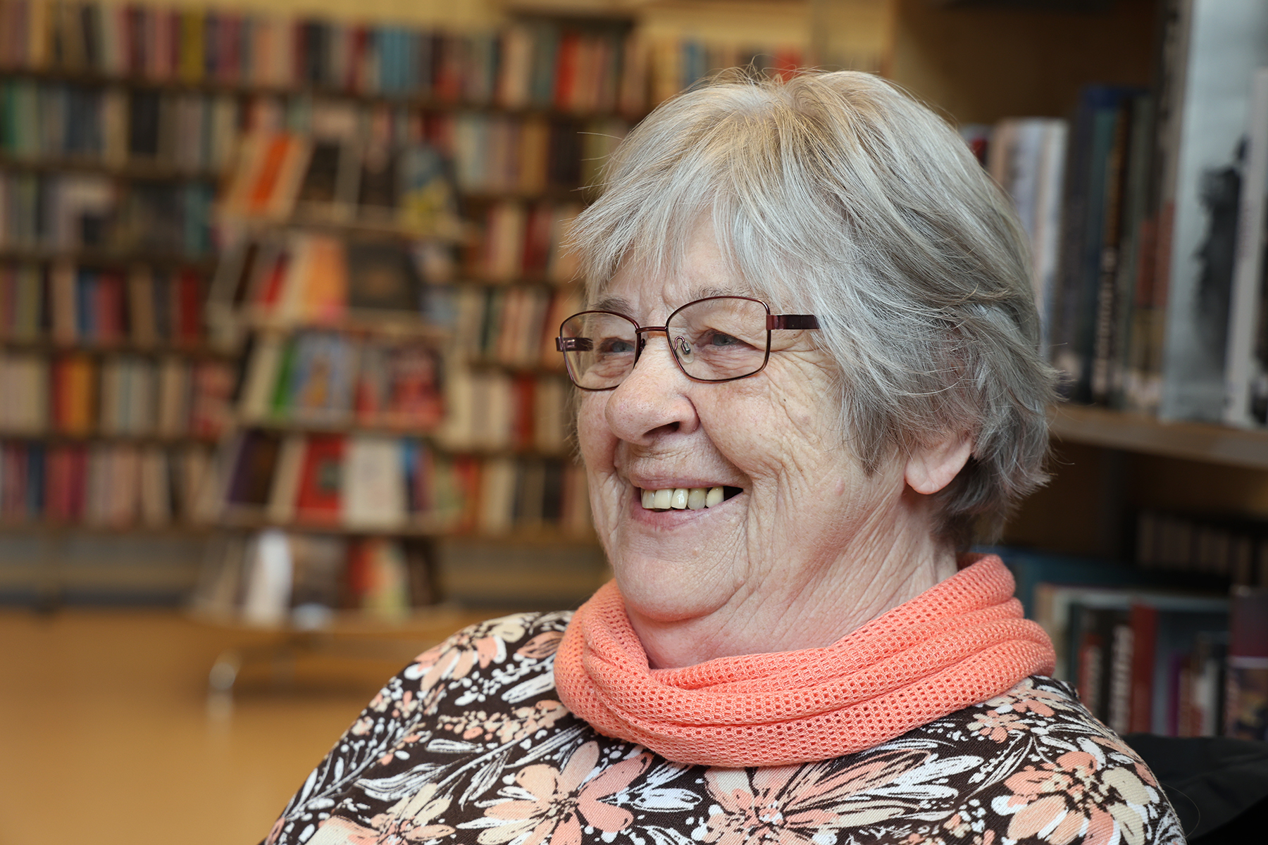 Det n&aelig;rmar seg tjue &aring;r som leiar i Lauvsnes helselag, men Inger Holmen held fortsatt koken. Foto: Ove Magne Ribsskog. 