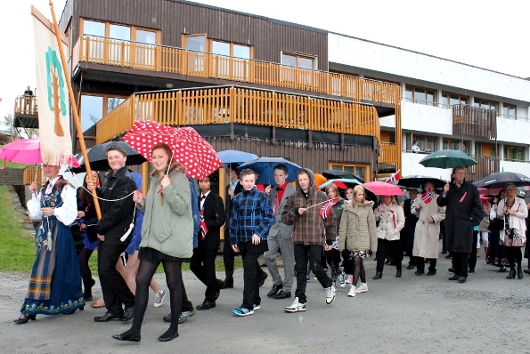 17mai_Lauvsnes_togetheimen