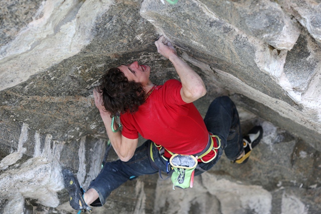 Adam Ondra klatrer