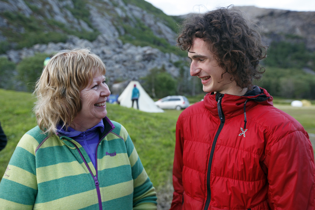 Berit Hestnes og Adam Ondra har fått et godt og nært forhold.
