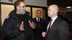 Brannsjef Hans Petter Haukø informerte justisminister Anders Anundsen om brannkatastrofen.