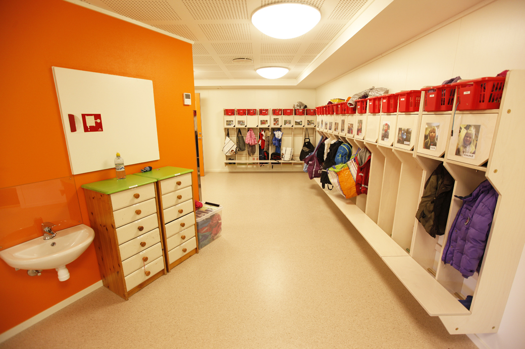 Ungene har fått en flott garderobe med god gulvplass og flere krinkelkroker.