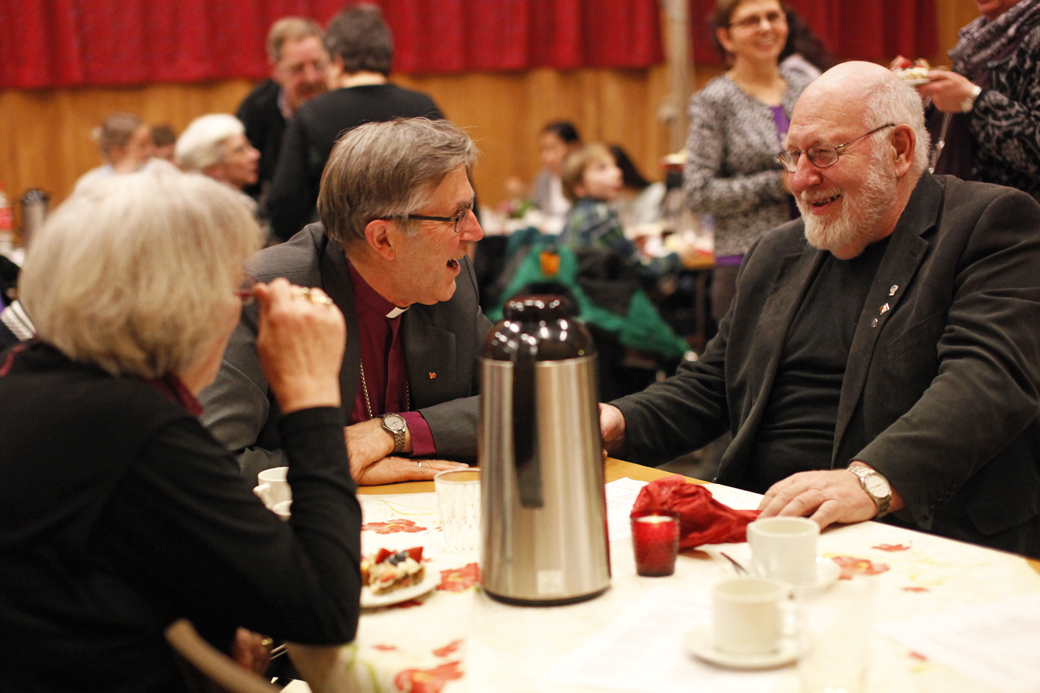 Svanhild og Øyvind Mårvik fikk treffe biskop Tor Singsaas.