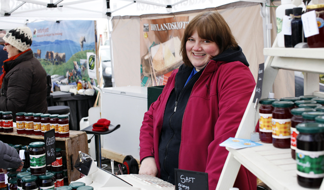 Lisbeth Hustad i Masstua kan fortelle om godt salg under Bondens marked på Steinkjer.