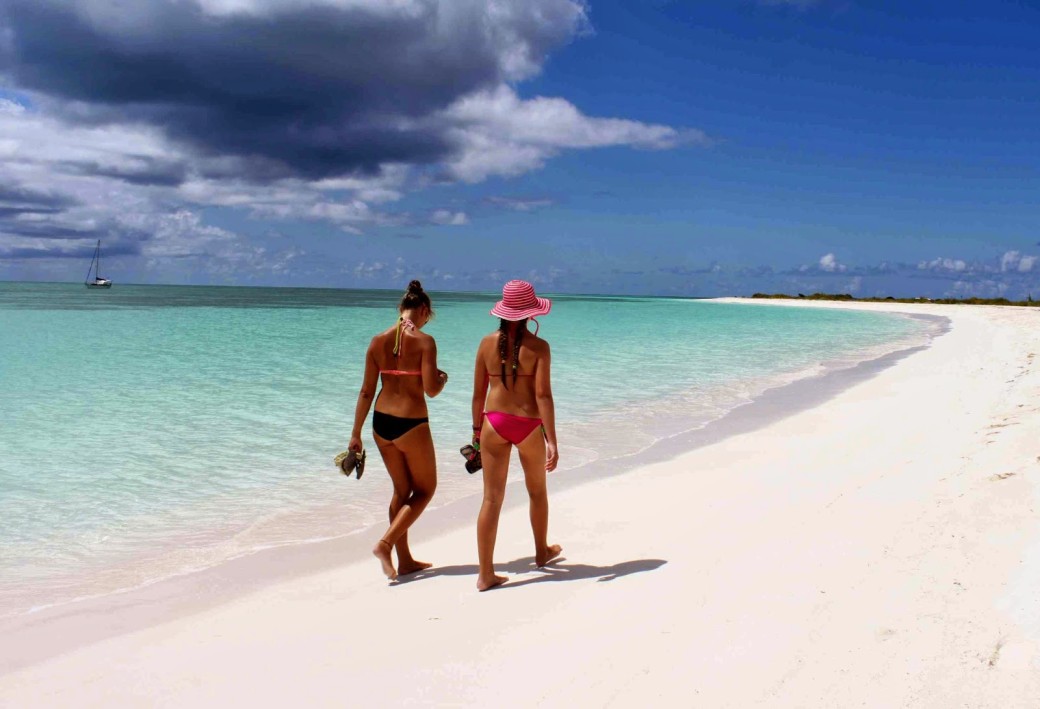 Anegada byr på lange, øde sandstrender, og i slike omgivelser skal seilerfamiliene treffes igjen. - Kanskje den fineste stranda vi har besøkt, sier Odd Ivar.