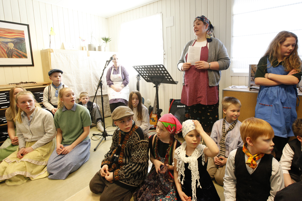 Rektor Susann Aagård Skotnes fortalte de mange frammøte om den spesielle måneden der gammeltida har vært tema.