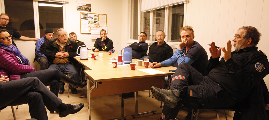 Brannmannskapene var samlet torsdag kveld, og  fortalte om sine opplevelser under storbrannen. 