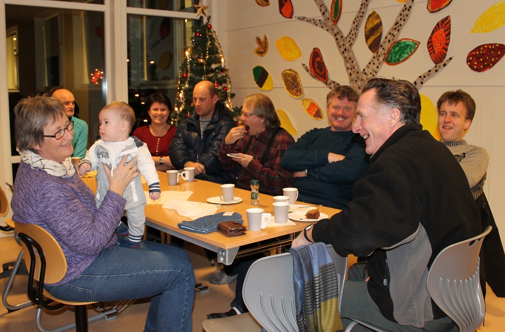 Mange koste seg med god mat og drikke på åpen skole. 