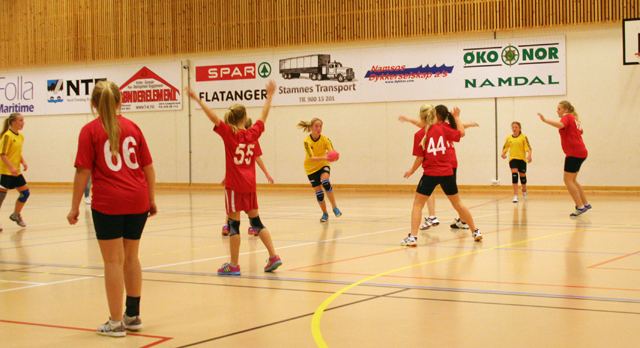 Flatanger-spillerne gjorde en flott innsats på banen, og vant en av to kamper. (Foto: Magnus Tyldum Ribsskog)