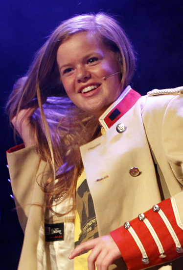 Ida Christine Myren fra Innvorda gikk også til landsfinalen i UKM, som medlem i Namdalseid-bandet Sludj. Bildet er fra årets Staut-revy.
