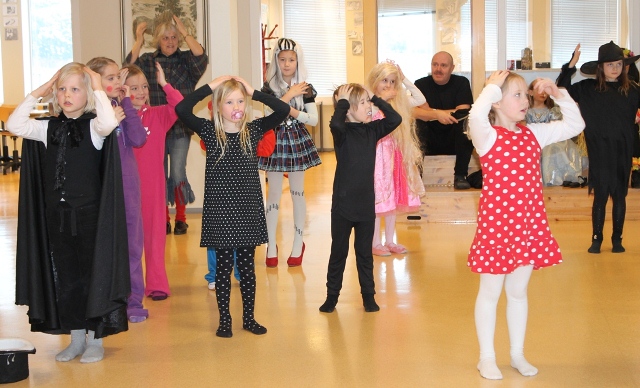 Full konsentrasjon med innlæring av ”Macarena”