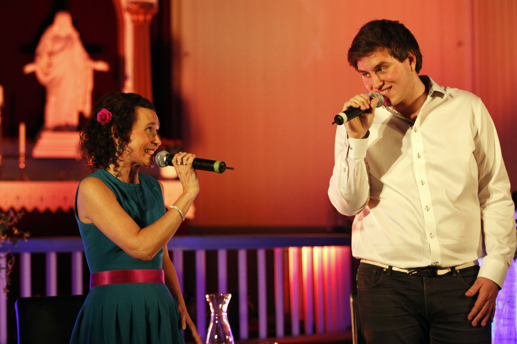 KLANGEN AV LIVET: Wenche Anita Larsen Dahle og Kevin Hovdahl Holmli sang rett til hjertet, da de holdt konsert i Vik kirke. 