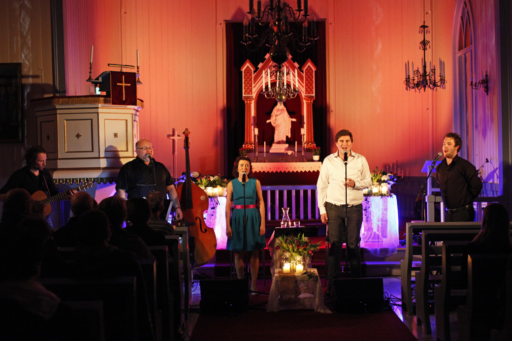 Gode musikere og flotte sangere gjorde konserten i Vik kirke til en stor opplevelse. Fra venstre: Morten Reinås, Bjørn Arild Aksnes, Wenche Anita Larsen Dahle, Kevin Hovdahl Holmli og Ola Wist Holmen.