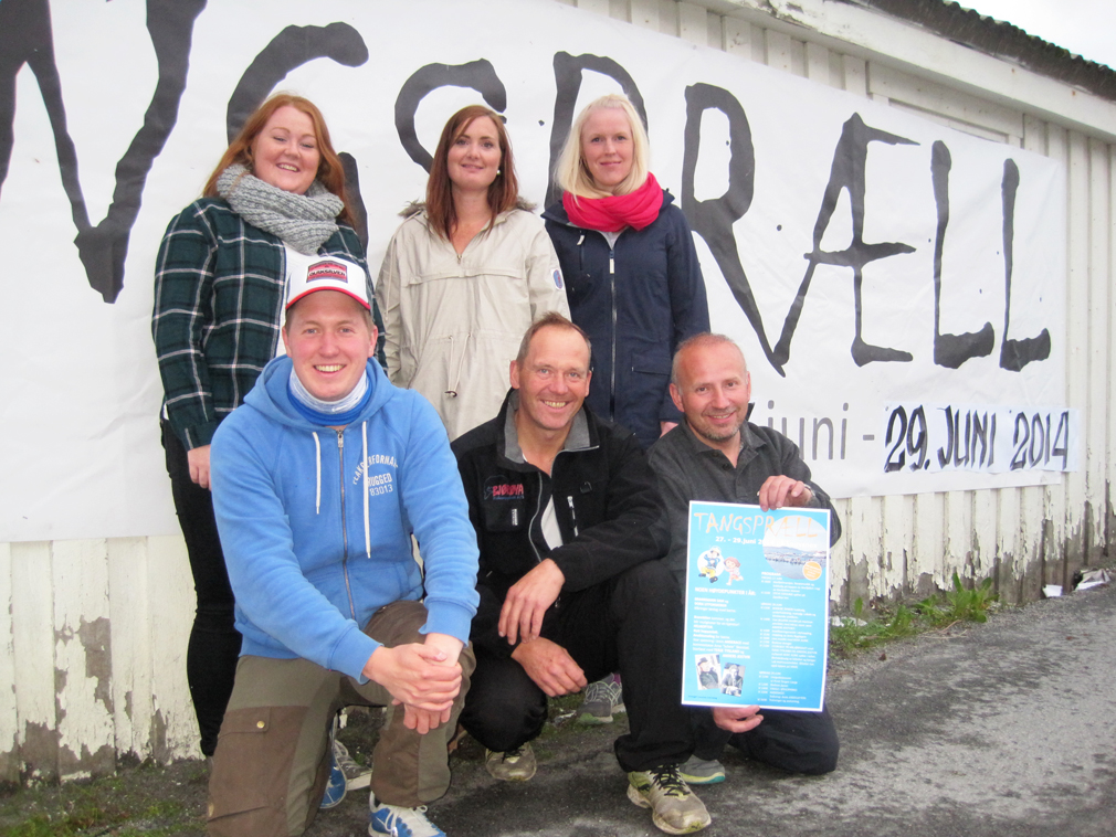 Årets Tangspræll-komite består av, foran fra venstre: Jens Martin Olsen, Raymond Johansen og Egil Steffensen. Bak fra venstre: Anja Ekker Skorstad, Maria Waldersløff og Kine Løfsnæs. (Foto: Tangspræll)