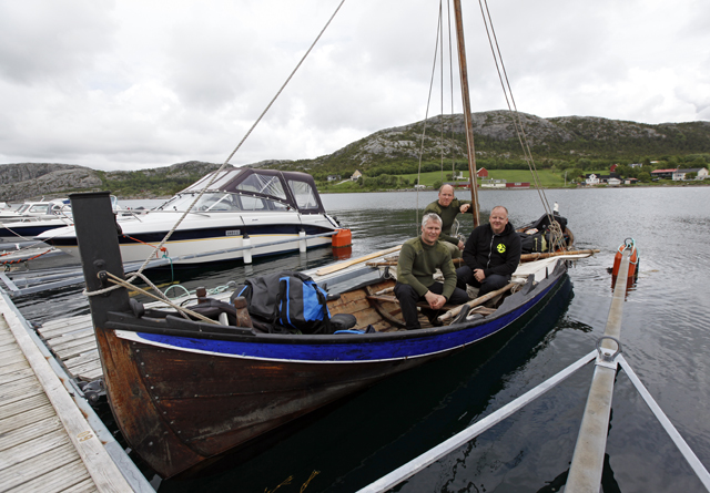 Med halvfjerdsrømmingen "Potedes" ankom Christian Tørriseng, Knut Sæther og Thomas Tørriseng Angen Vik og Kystdagen.
