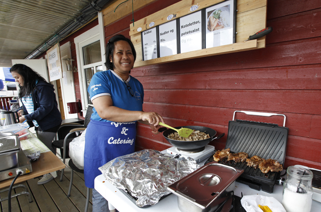 Agnes Hårstad i Agnes Minikjøkken og catering var på plass, og solgte godt med vårruller og andre delikatesser.