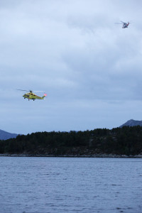 Både Seaking-en fra Ørlandet og et ambulansehelikopter deltok i søket i Namsenfjorden.