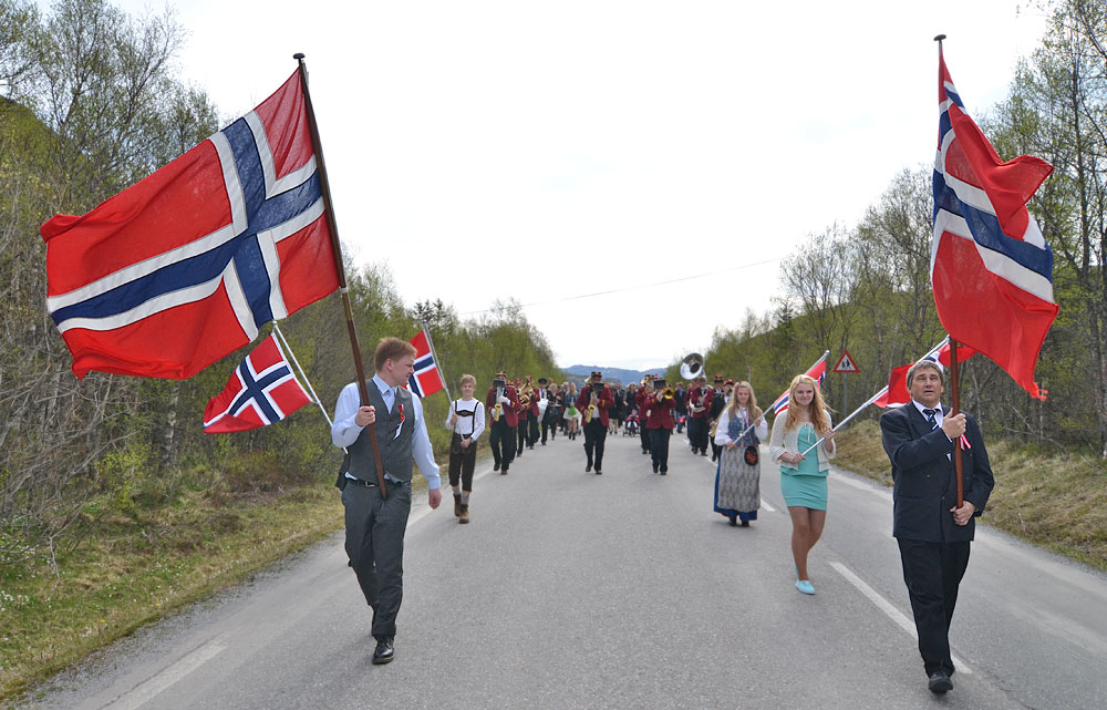 UTVORDA: 17.maitoget på Utvorda. (Foto: Sven Gust)