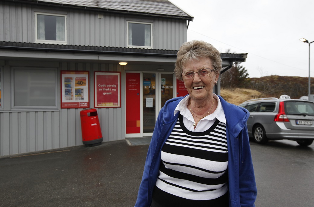COOP BERGET: Styret i Coop Steinkjer vedtok å opprettholde butikken på Vik, og det var glede og lettelse hos både kunder og ansatte.   – Nå håper jeg folk vil bruke den. Selv har jeg brukt butikken siden jeg flyttet til Vik for over 50 år siden, sa Laila Rasmussen.