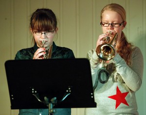 Amalie og Maria har – til stor glede for korpset – valgt kornett som instrument i kulturskolen.