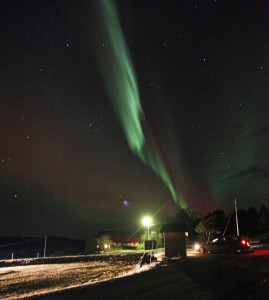 Det var ikke lynet som slå ned i busskuret på Gladsøya, men nordlyset som fløy over himmelen...