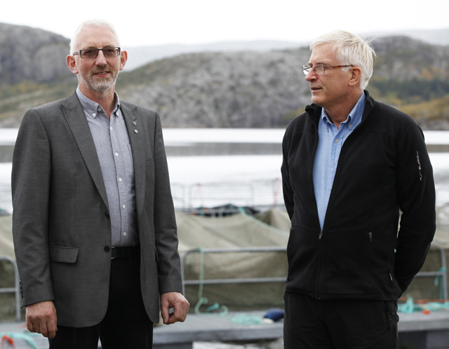 - En trist dag for de ansatte, Nesset og Flatanger, sier ordfører Olav Jørgen Bjørkås (til venstre) og styreleder Asbjørn Torrissen i Nesset Sjømat.