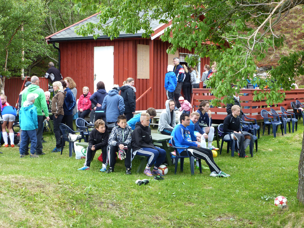 Det var salg av mat og drikke og både tilskuere og spillere koste seg.