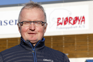 Per Anton Løfsnæs er svært fornøyd med at Bjørøya Fiskeoppdrett har lyktes med bruk av rensefisk i kampen mot lakselusa.