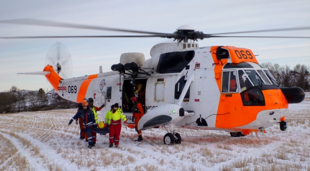 330-skvadronens Seaking deltok i øvelsen, og brakte skadde til oppsamlingsplass.