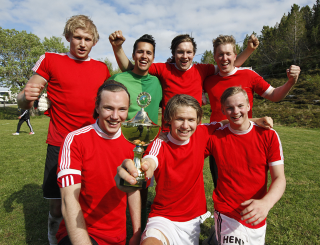 Vinnerlaget Rock City, foran fra venstre: Sverre Sunde, Karl Ivar Dahle Høstland og Alexander Breistrand. Bak fra venstre: Ola Kristian Dahle Høstland, Aleksander Roel, Ørjan Iversen og Jens Martin Dahle Olsen.